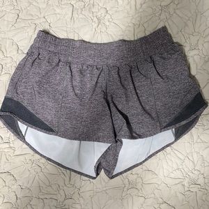 Lululemon Hotty Hot Size 6 2.5inch